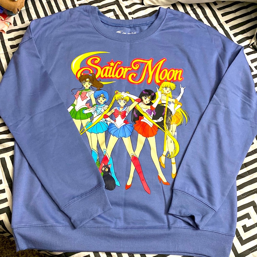 Women’s Sailor Moon Graphic Sweartshirt